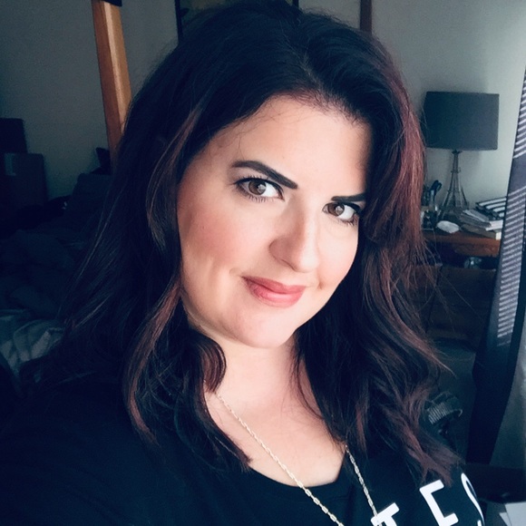 Meet your Posher, Gina - Picture 2 of 5